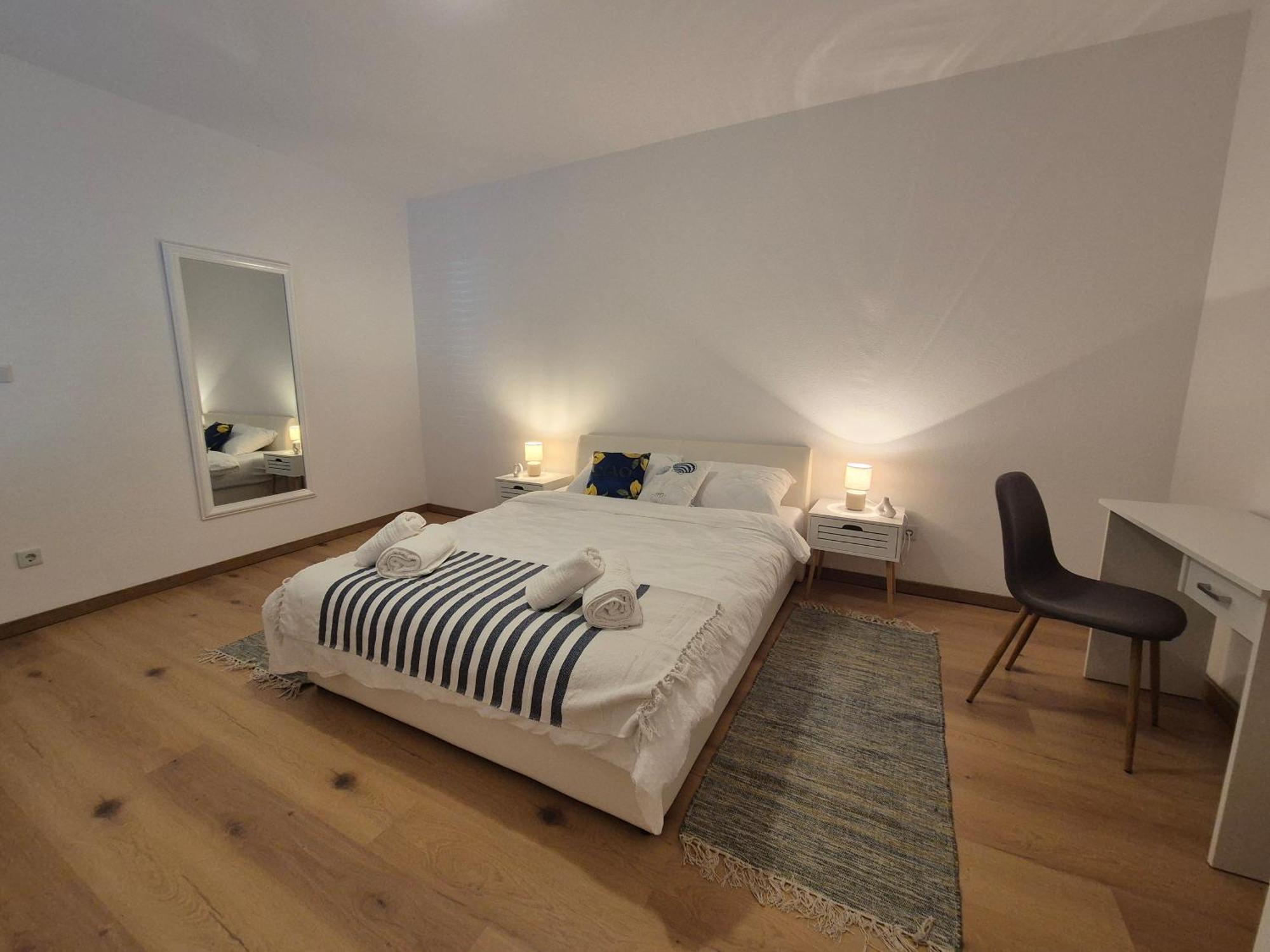 Uptown Apartment *